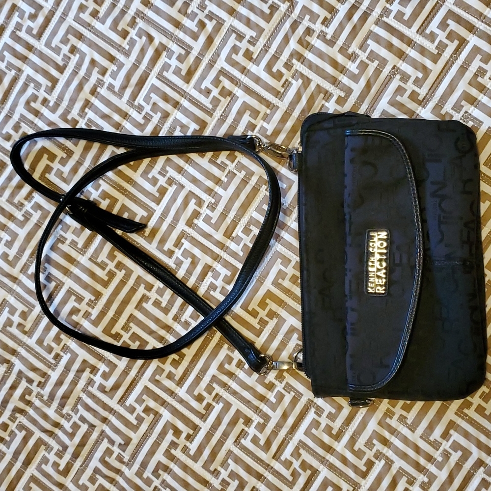 Kenneth Cole Reaction Crossbody Bag